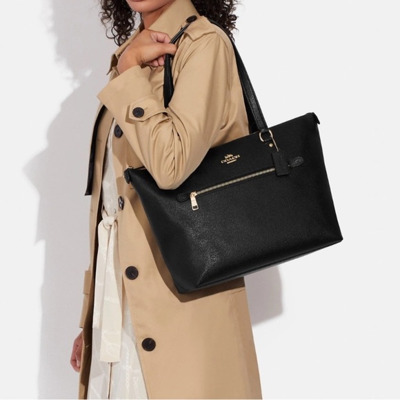 Coach Gallery Tote in Black Crossgrain Leather - Picture 15 of 15